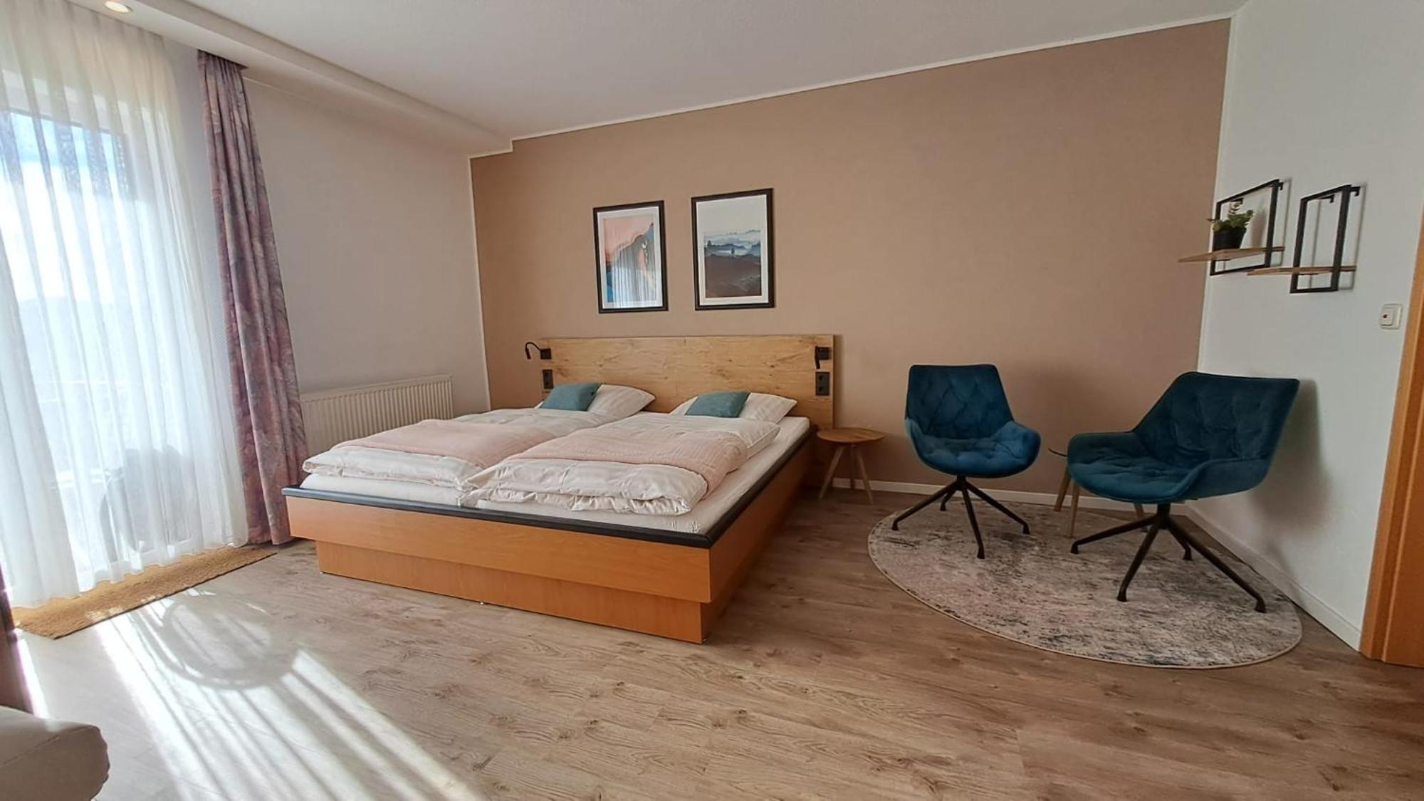 Rhoen-Hotel Sonnenhof - Restaurant & Cafe Poppenhausen Bagian luar foto