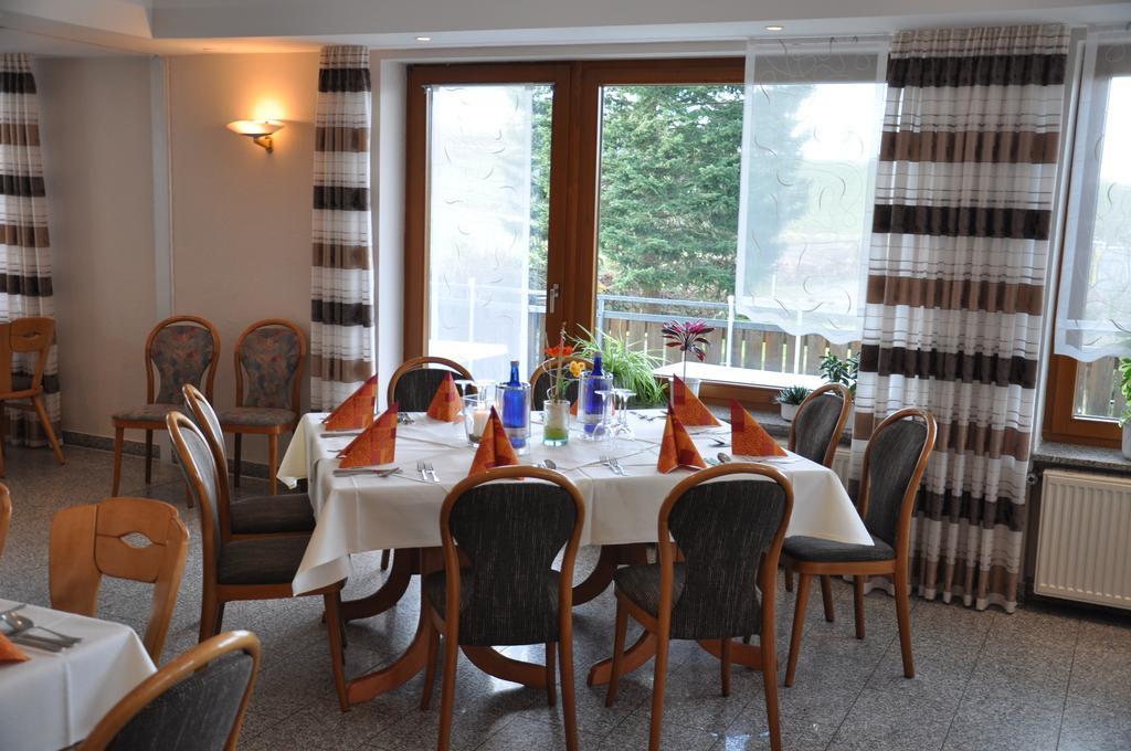 Rhoen-Hotel Sonnenhof - Restaurant & Cafe Poppenhausen Bagian luar foto
