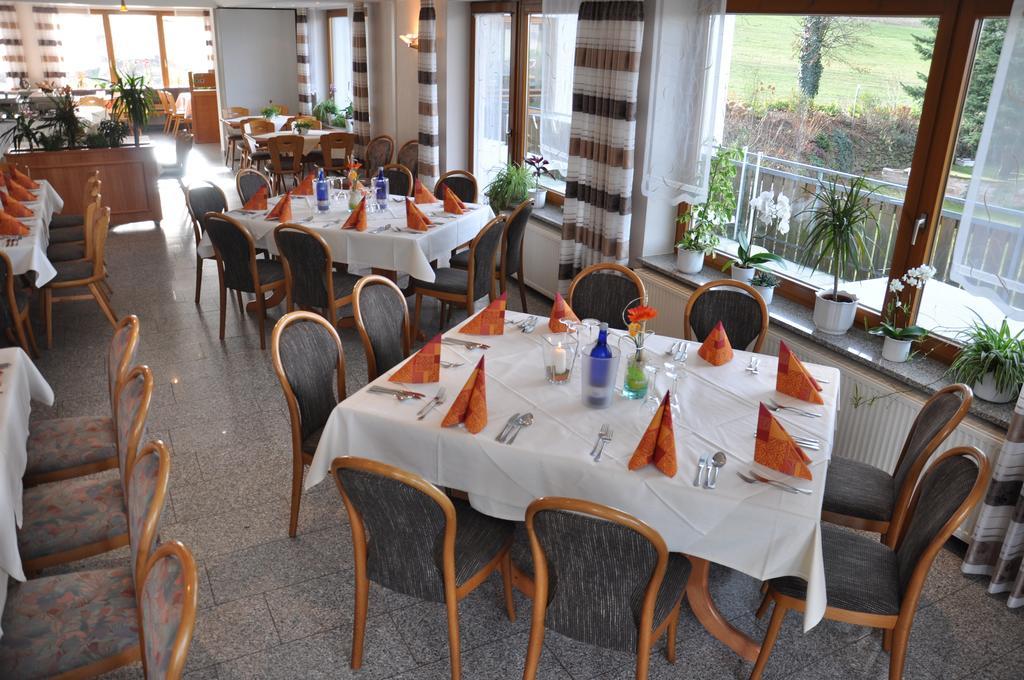 Rhoen-Hotel Sonnenhof - Restaurant & Cafe Poppenhausen Bagian luar foto
