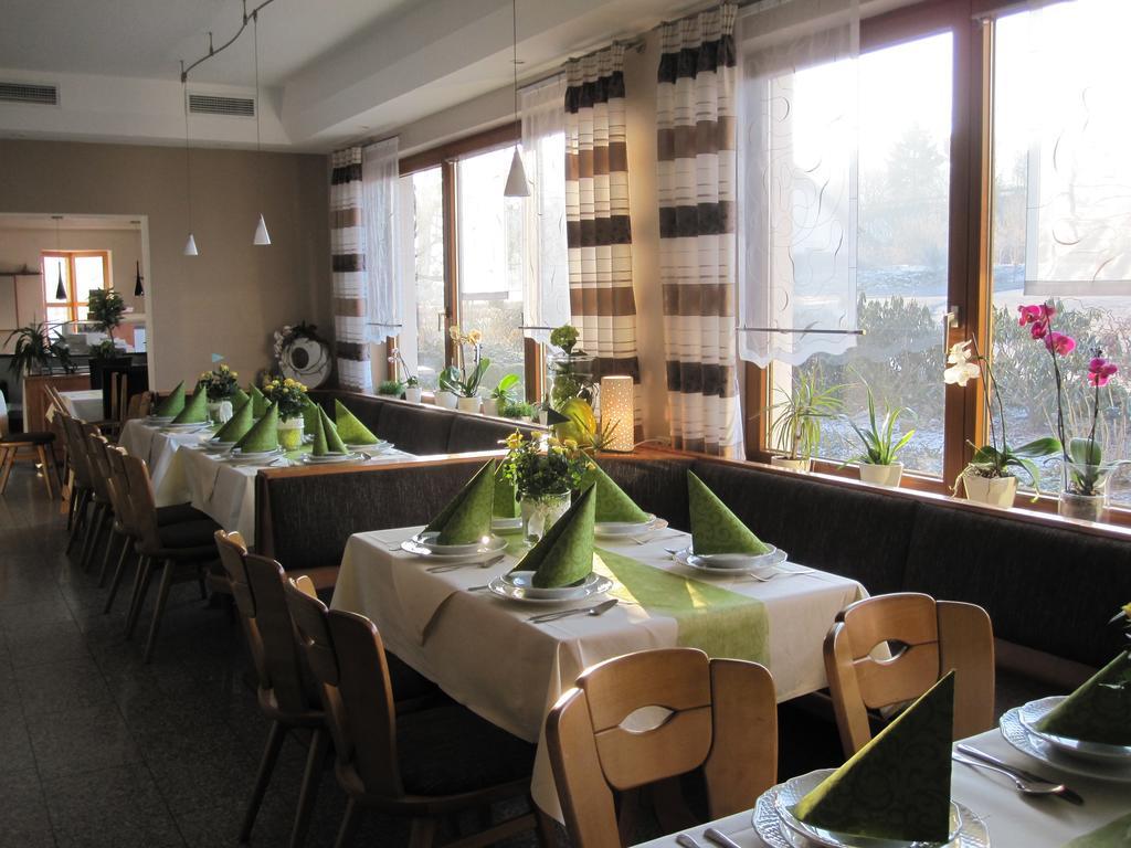 Rhoen-Hotel Sonnenhof - Restaurant & Cafe Poppenhausen Bagian luar foto