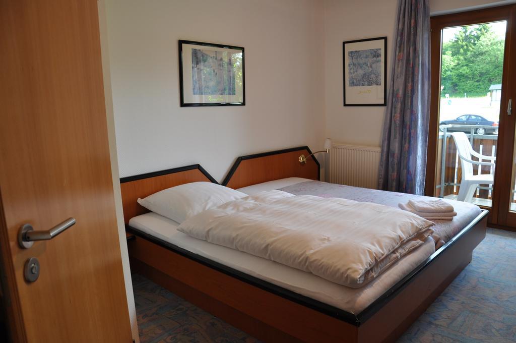 Rhoen-Hotel Sonnenhof - Restaurant & Cafe Poppenhausen Bagian luar foto