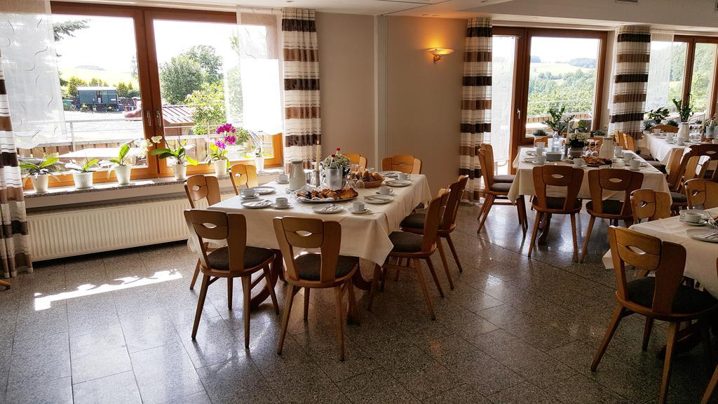 Rhoen-Hotel Sonnenhof - Restaurant & Cafe Poppenhausen Bagian luar foto