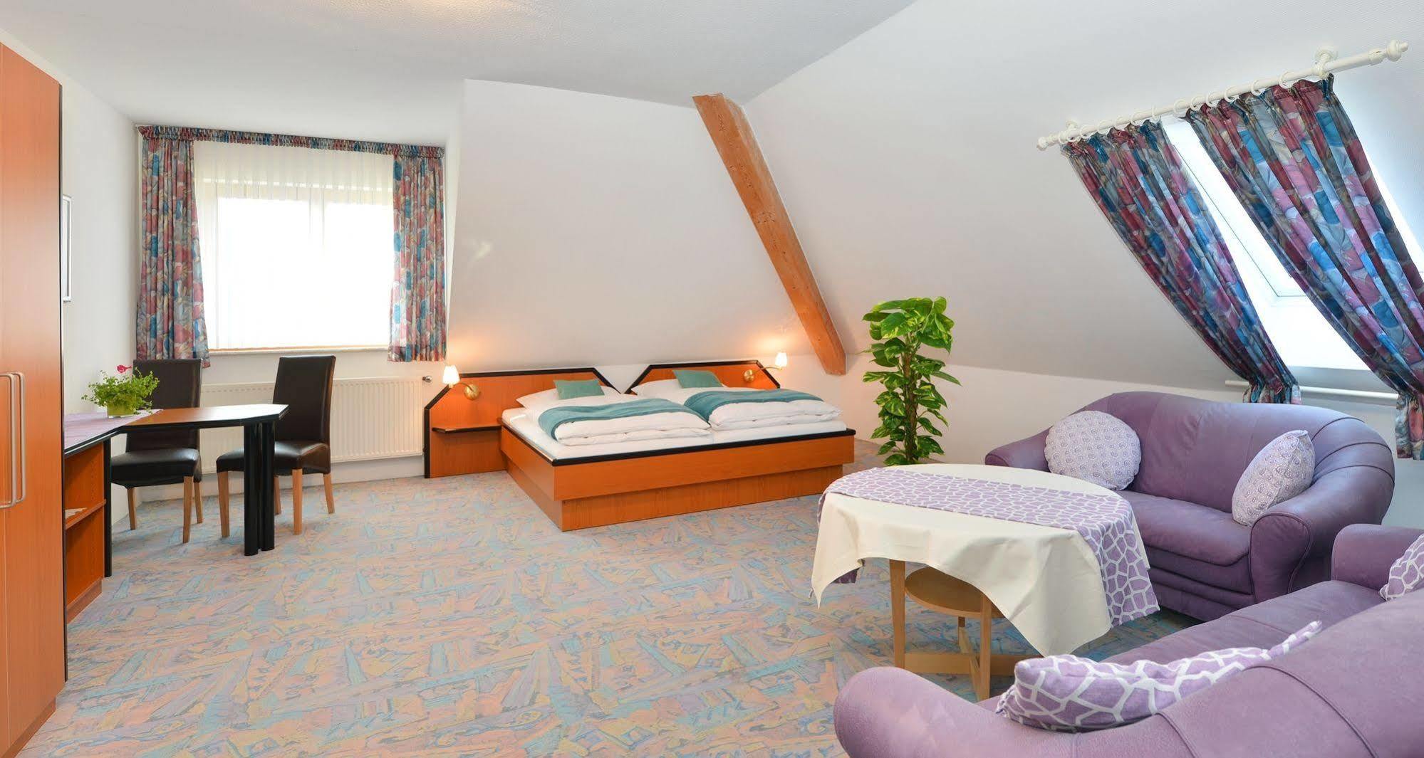 Rhoen-Hotel Sonnenhof - Restaurant & Cafe Poppenhausen Bagian luar foto