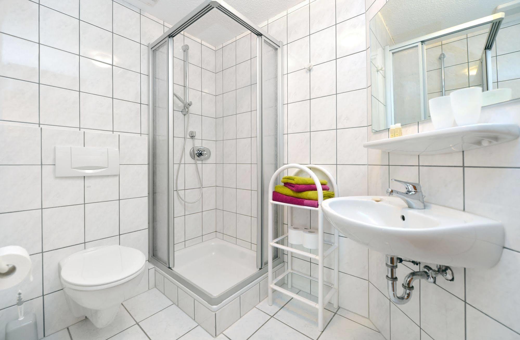 Rhoen-Hotel Sonnenhof - Restaurant & Cafe Poppenhausen Bagian luar foto