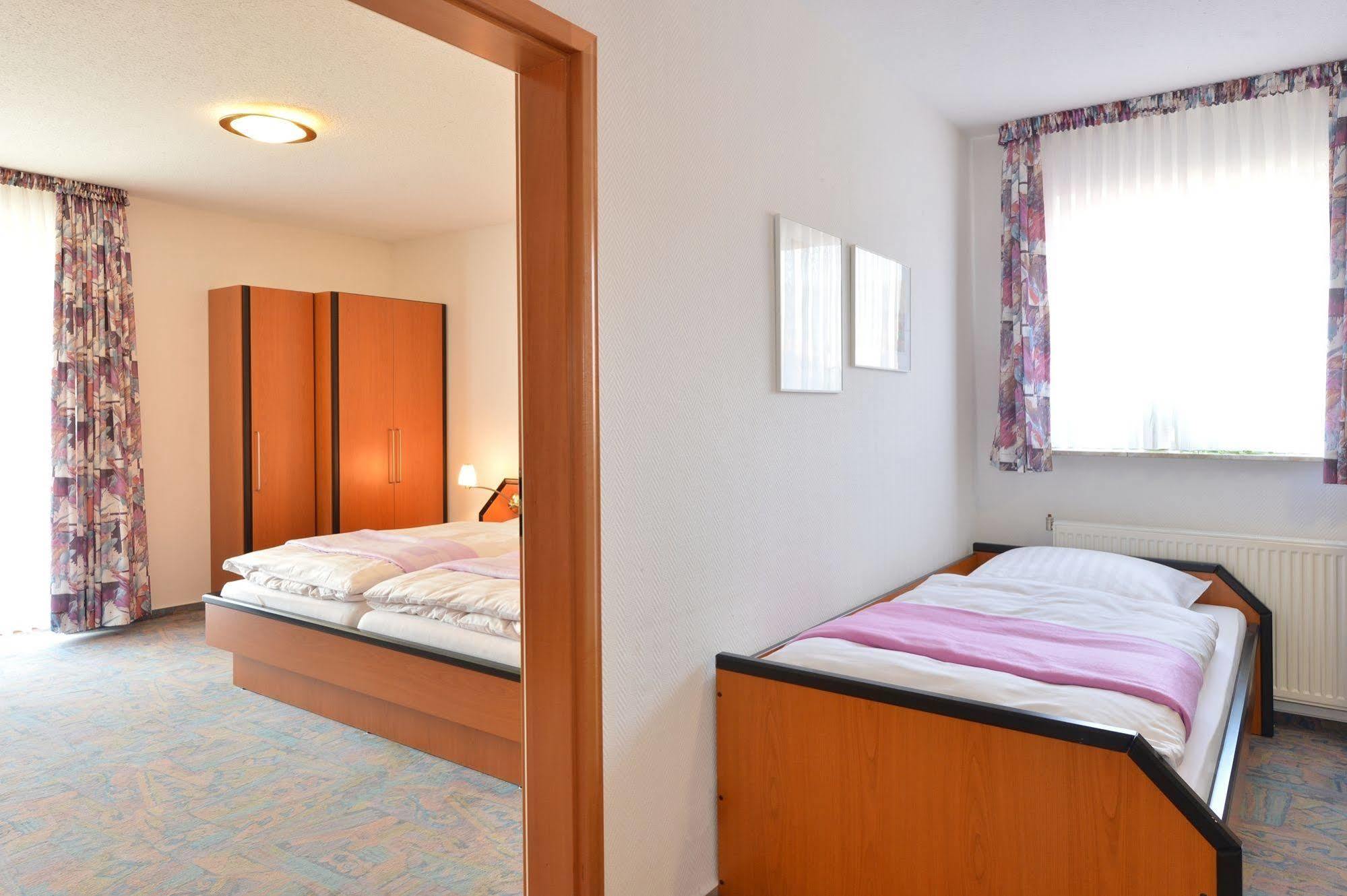 Rhoen-Hotel Sonnenhof - Restaurant & Cafe Poppenhausen Bagian luar foto