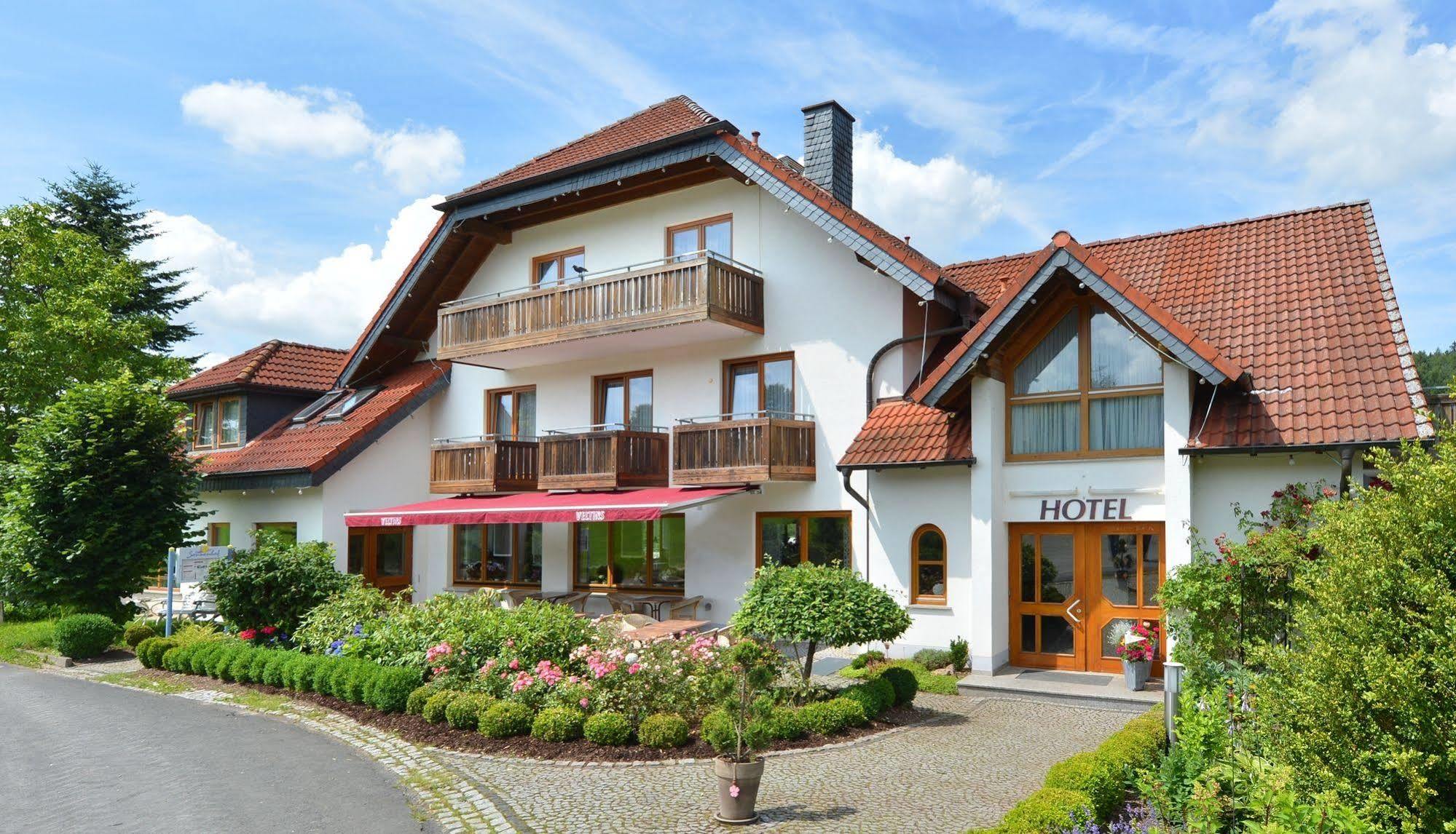 Rhoen-Hotel Sonnenhof - Restaurant & Cafe Poppenhausen Bagian luar foto
