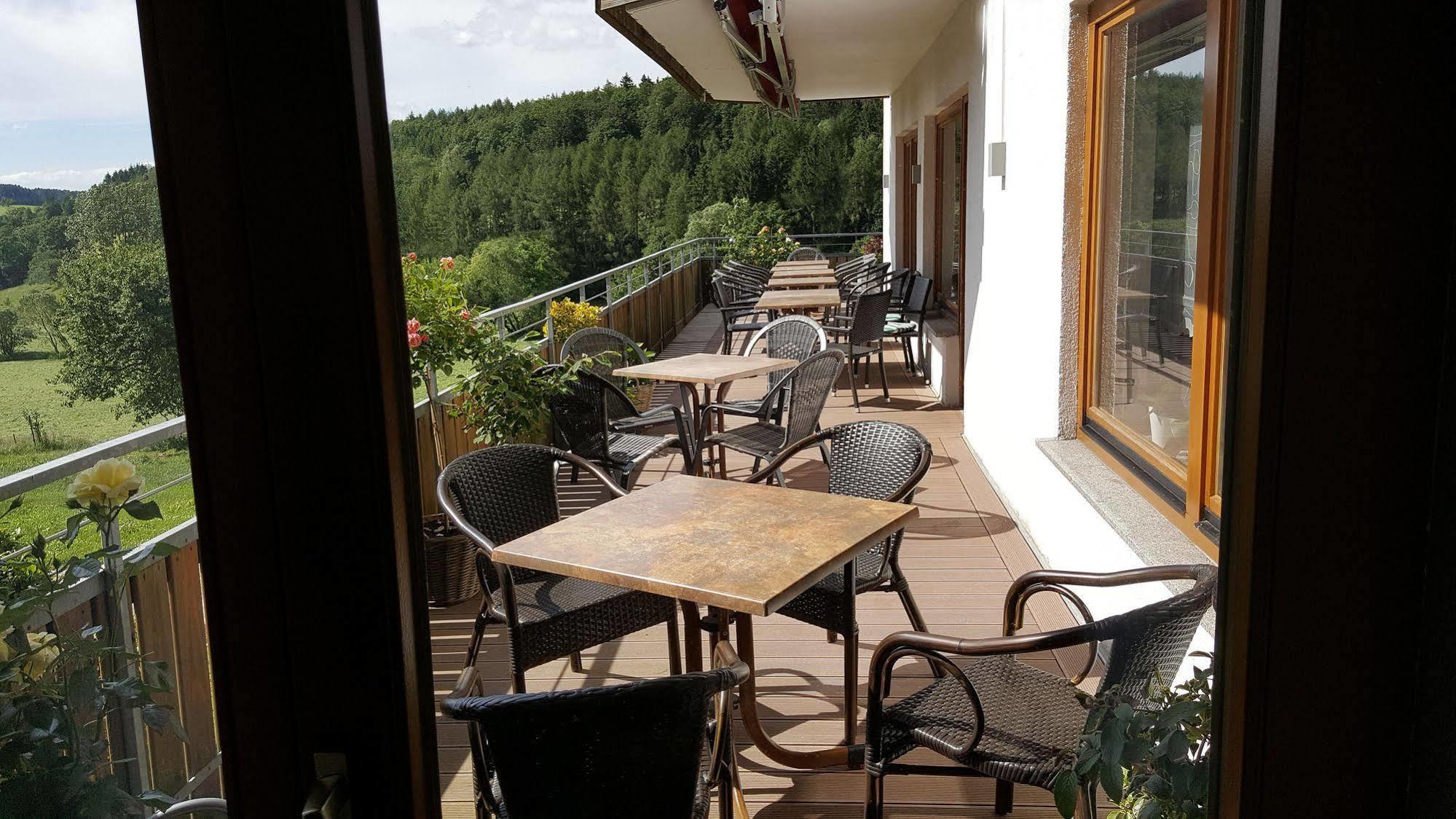 Rhoen-Hotel Sonnenhof - Restaurant & Cafe Poppenhausen Bagian luar foto
