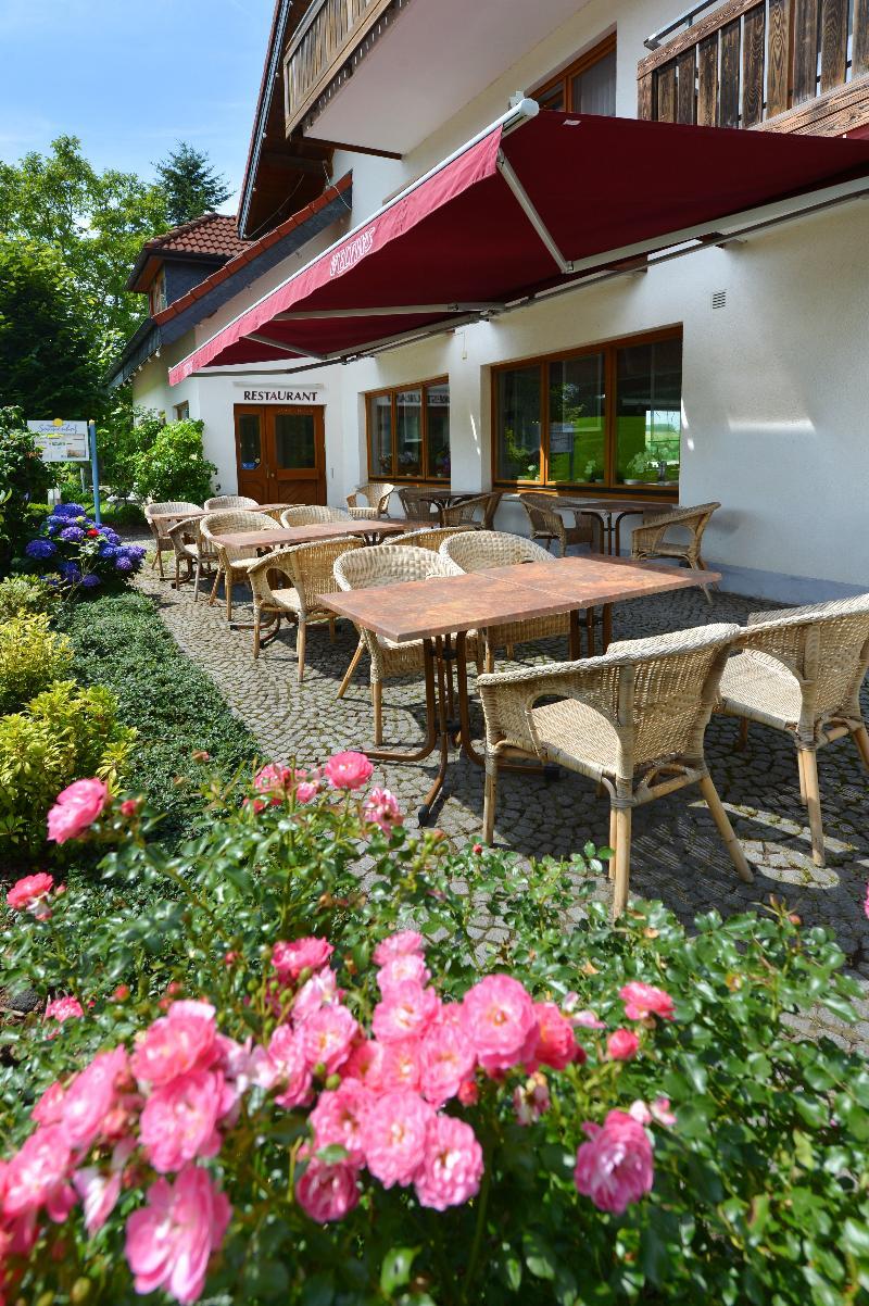 Rhoen-Hotel Sonnenhof - Restaurant & Cafe Poppenhausen Bagian luar foto